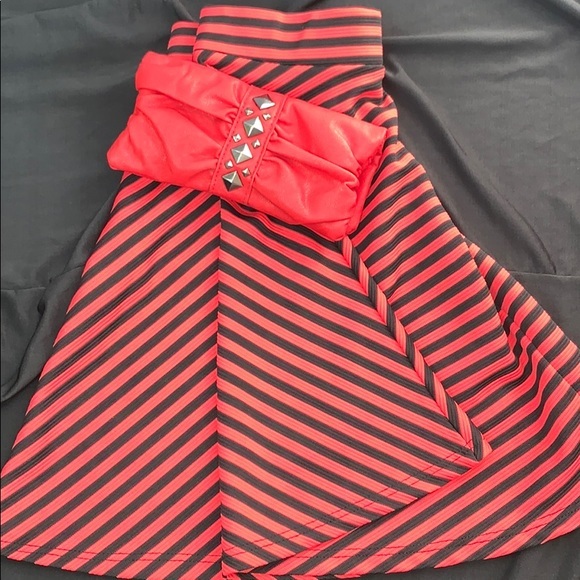 2 pieces: Red & Black Stripe Circle Skirt Small & pleather red stud clutch purse - Picture 2 of 11